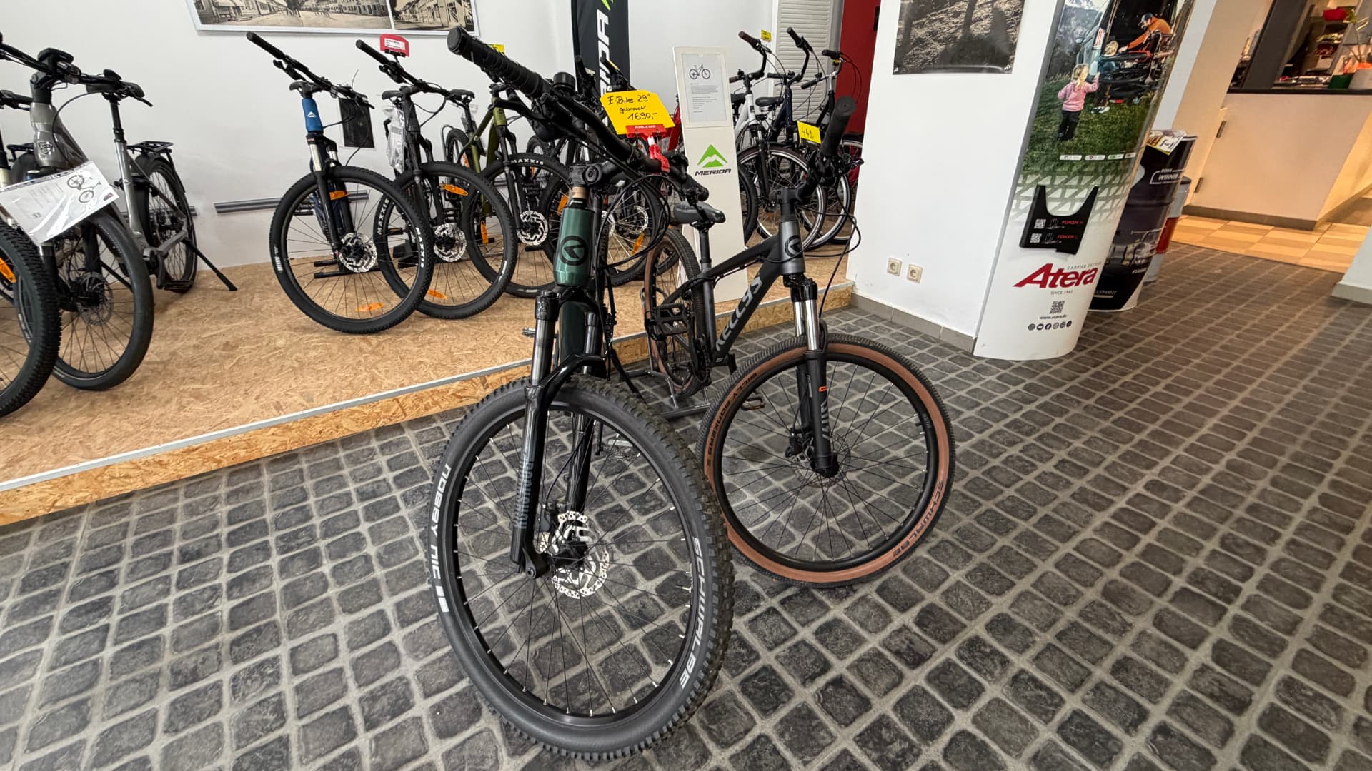 Kellys Mountainbikes im Verkaufsraum